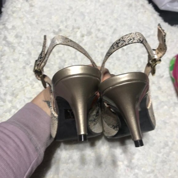 PALIZZIO: Cream & Metallic Sling Back Heels Sz 9M - Picture 5 of 8